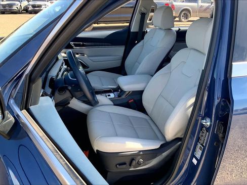 Used 2024 Kia Telluride EX w/ EX Captain's Chair Package image 8