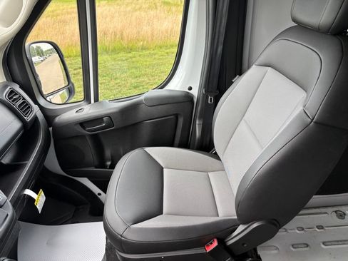 Used 2026 RAM ProMaster 2500 w/ Convenience Group FWD image 17