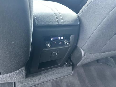 Used 2021 Chevrolet Traverse LT FWD image 23