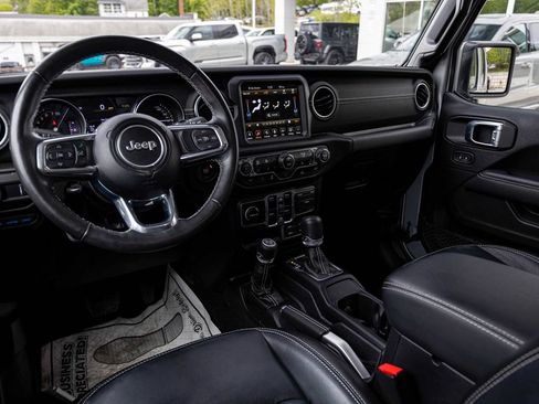 Used 2023 Jeep Wrangler Unlimited Sahara w/ Cold Weather Group AWD/4WD image 17