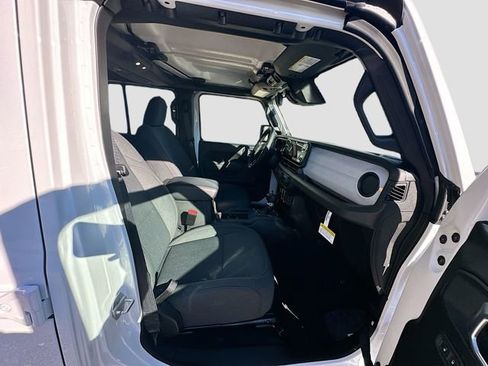 New 2026 Jeep Gladiator Sport AWD/4WD image 30