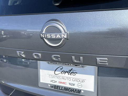 Used 2025 Nissan Rogue SV AWD/4WD image 8