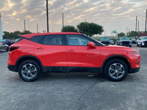 Used 2025 Chevrolet Blazer LT image 4