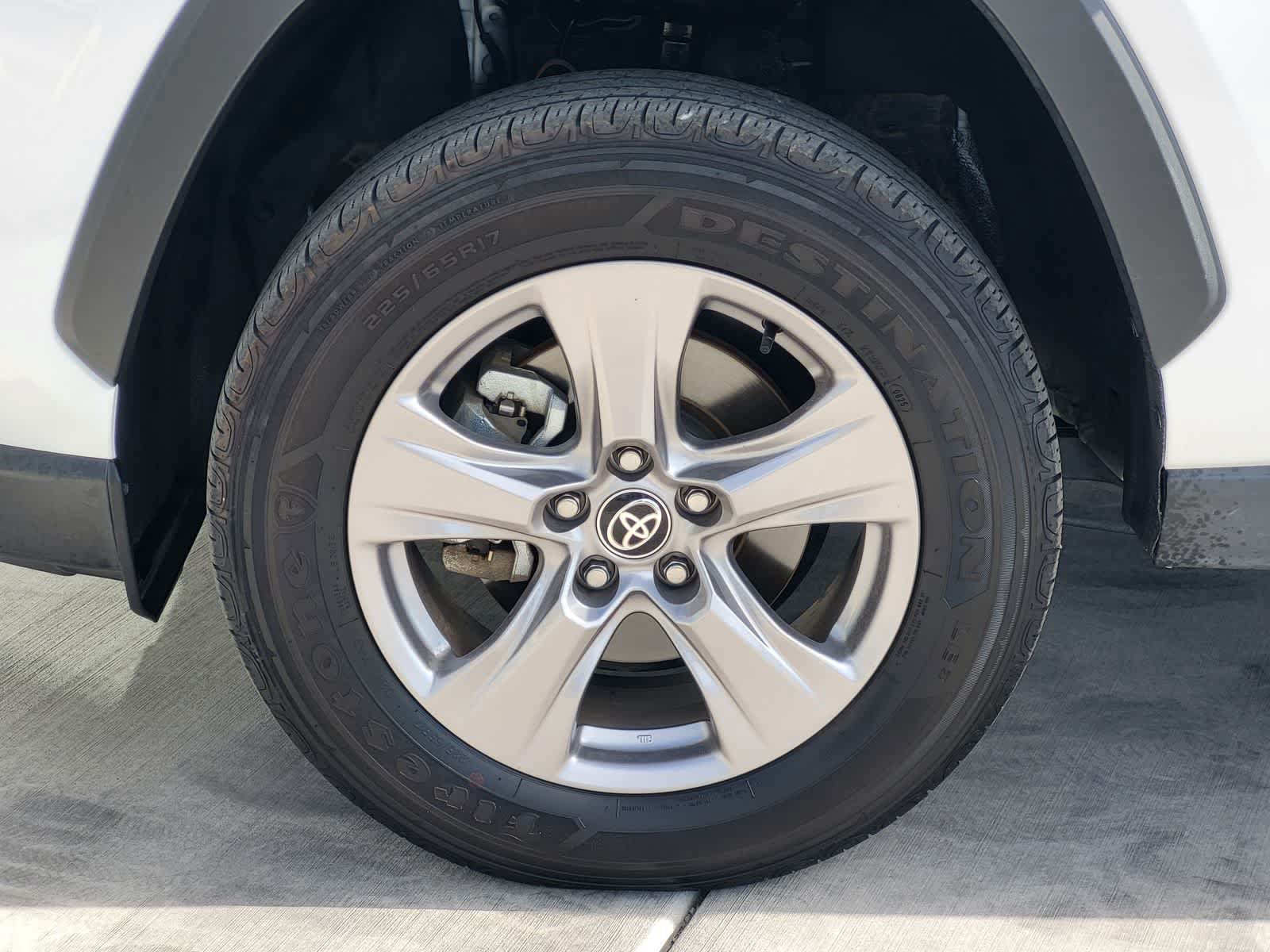 Used 2025 Toyota RAV4 XLE AWD/4WD image 9