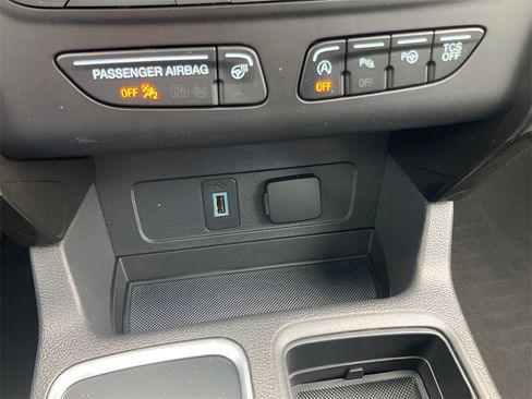 Used 2018 Ford Escape Titanium w/ Ford Safe & Smart Package image 27