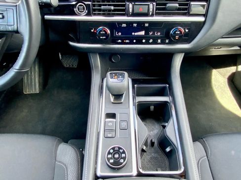 Used 2024 Nissan Pathfinder SV AWD/4WD image 41