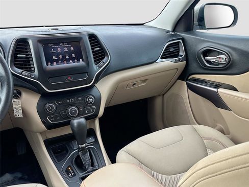 Used 2019 Jeep Cherokee Latitude w/ Popular Appearance Group image 23