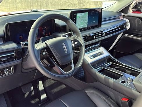 New 2025 Lincoln Aviator AWD image 17