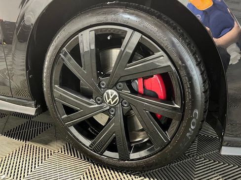 Used 2022 Volkswagen GTI SE FWD image 3