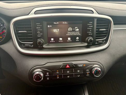 Used 2020 Kia Sorento FWD V6 image 17