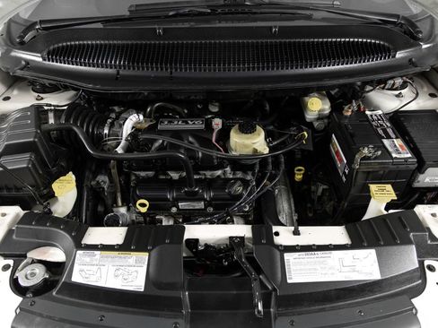 Used 2006 Chrysler Town & Country LX image 38