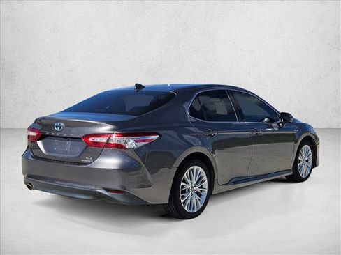Used 2020 Toyota Camry XLE FWD image 5
