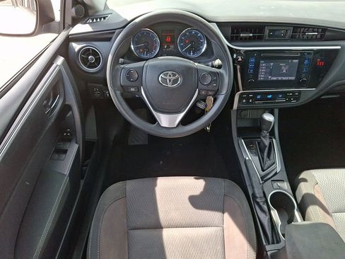Used 2018 Toyota Corolla LE FWD image 11