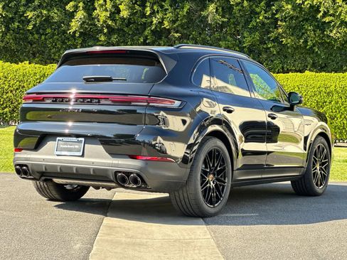 New 2026 Porsche Cayenne S AWD/4WD image 8