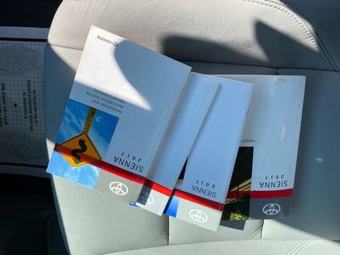 Used 2017 Toyota Sienna XLE image 25