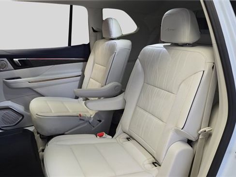 New 2026 Buick Enclave Avenir w/ Super Cruise Package image 18