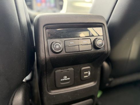 Used 2019 GMC Acadia SLT FWD image 17