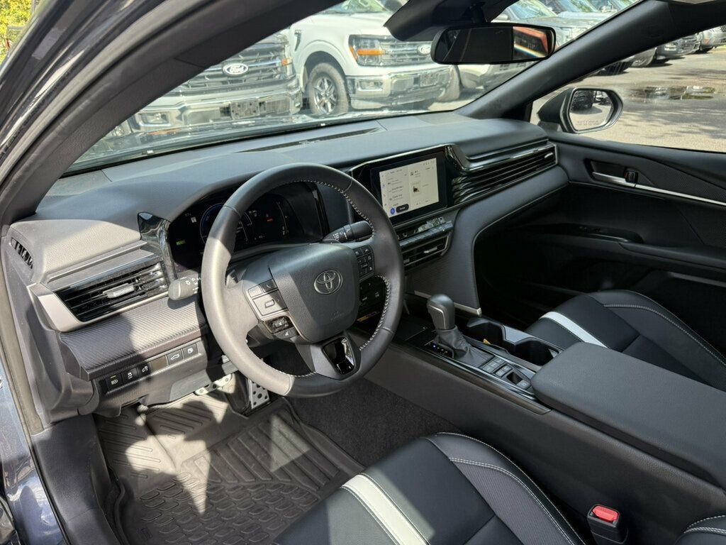 Used 2026 Toyota Camry SE FWD image 3