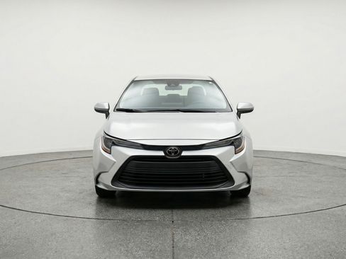 Used 2025 Toyota Corolla LE image 2