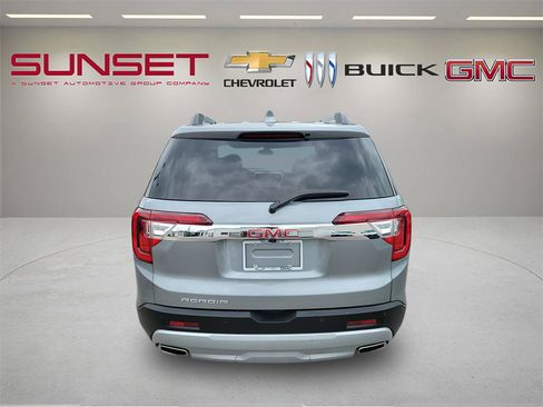 Certified 2023 GMC Acadia SLT FWD image 5