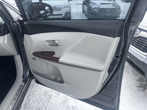 Used 2012 Toyota Venza Limited w/ Tow Pkg image 7