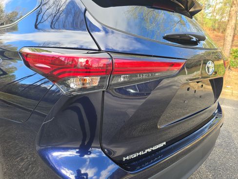 Used 2023 Toyota Highlander XLE image 34