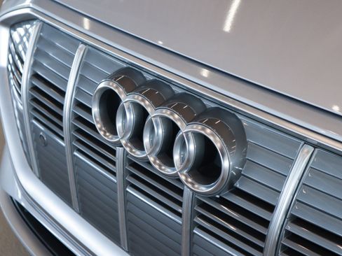 Used 2022 Audi e-tron Premium image 27