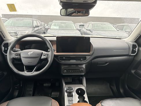 Used 2025 Ford Bronco Sport Outer Banks w/ Sasquatch Outer Banks Package image 11