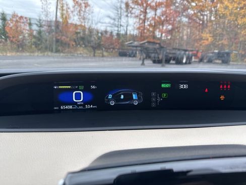 Used 2022 Toyota Prius XLE image 30