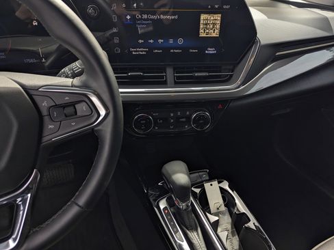 Used 2025 Chevrolet Trax ACTIV w/ Driver Confidence Package FWD image 10