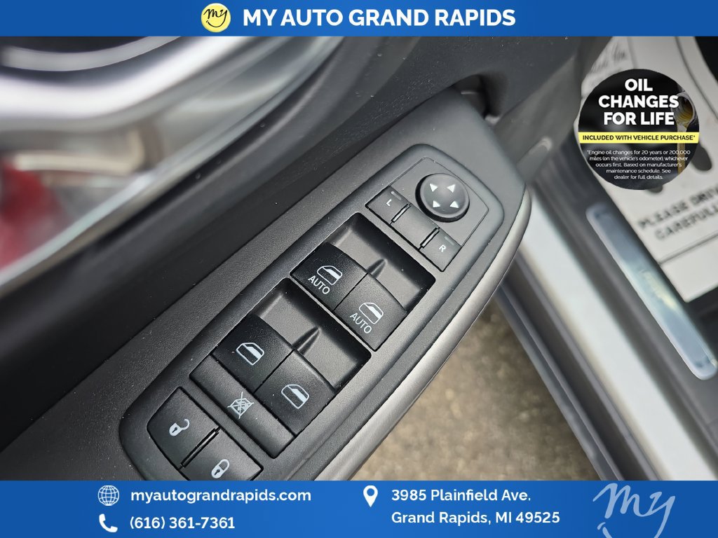 Used 2019 Jeep Cherokee Limited AWD/4WD image 11