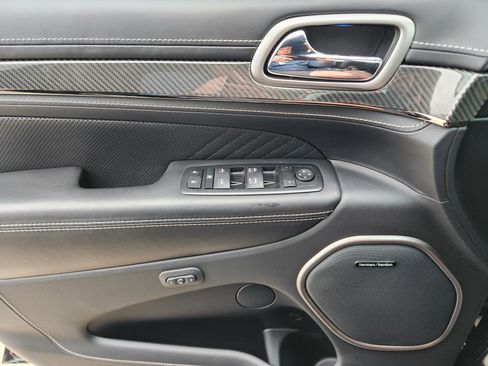 Used 2017 Jeep Grand Cherokee SRT image 19