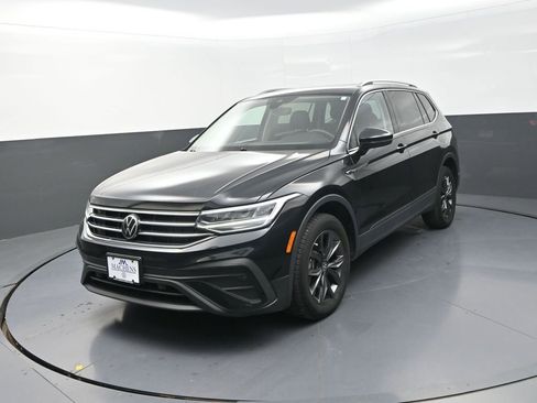 Used 2023 Volkswagen Tiguan SE w/ Panoramic Sunroof Package AWD/4WD image 4