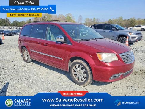 Used 2012 Chrysler Town & Country Touring-L image 5