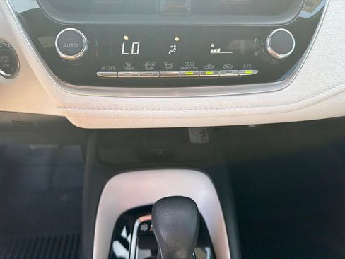 Used 2024 Toyota Corolla SE w/ SE Premium Package FWD image 28