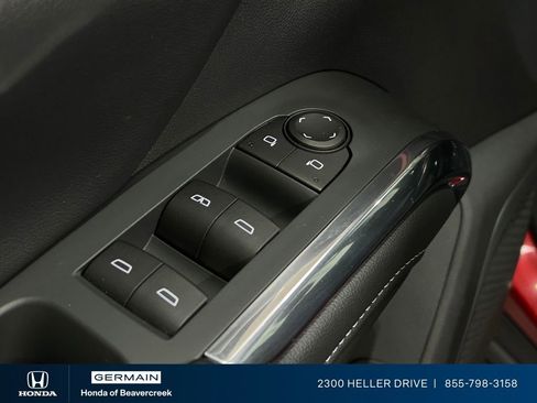 Used 2025 Chevrolet Traverse LT w/ Driver Confidence Package AWD/4WD image 18