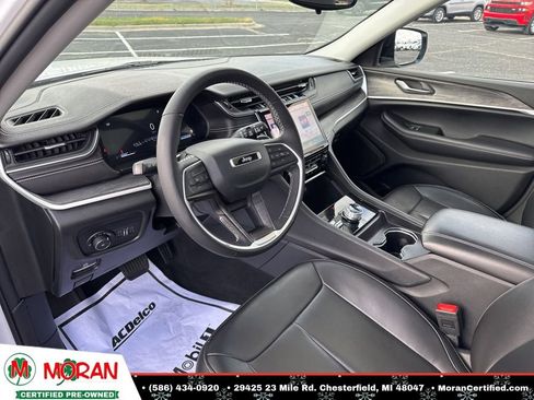 Used 2023 Jeep Grand Cherokee Limited image 14