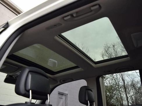 Used 2010 Mercedes-Benz GLK 350 4MATIC image 30