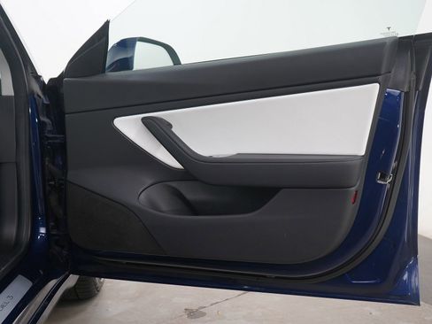 Used 2018 Tesla Model 3 Performance image 9