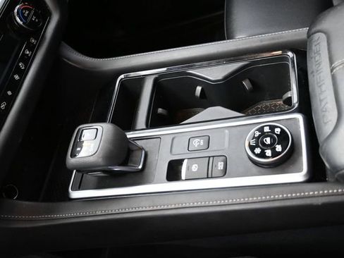 Used 2024 Nissan Pathfinder SL AWD/4WD image 21
