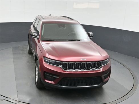Used 2023 Jeep Grand Cherokee Laredo image 36