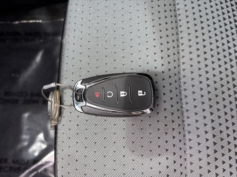 Used 2025 Chevrolet Trax LT w/ LT Convenience Package FWD image 18