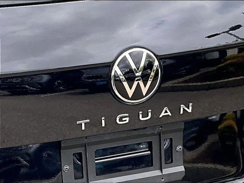Used 2023 Volkswagen Tiguan SE R-Line AWD/4WD image 27