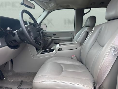 Used 2005 GMC Yukon XL SLT w/ SLT Preferred Equipment Group RWD image 9