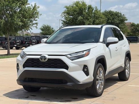 Used 2023 Toyota RAV4 XLE Premium image 3