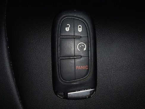 Used 2019 Jeep Cherokee Latitude Plus w/ Cold Weather Group image 32