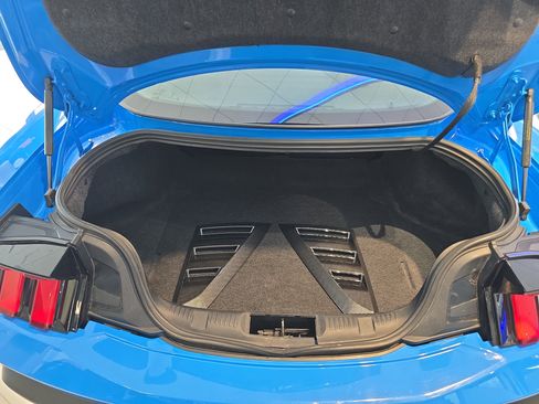 Used 2025 Ford Mustang GT RWD image 5