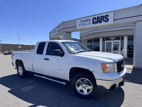 Used 2011 GMC Sierra 1500 SLE image 2
