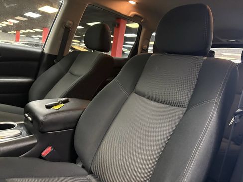 Used 2020 Nissan Pathfinder SV image 37