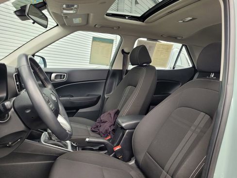 Used 2025 Hyundai Venue SEL FWD image 11